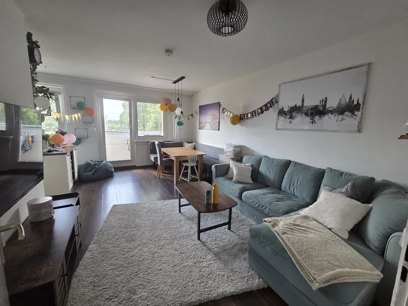 4-Zimmer-Wohnung mit offener Landhausküche & verglastem Balkon sucht NachmieterIn! — photo 1